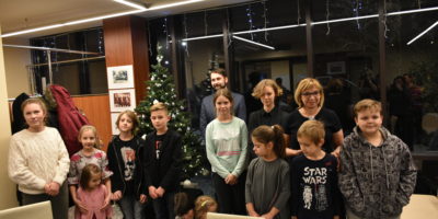 Wręczenie nagród laureatom konkursu na najładniejszą kartkę na Boże Narodzenie Wręczenie nagród laureatom konkursu na najładniejszą kartkę na Boże Narodzenie