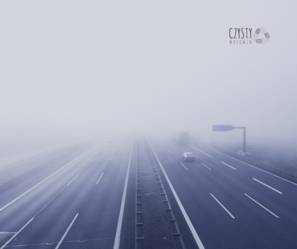 mgła na autostradzie