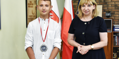 Gratulacje dla Macieja Figurskiego Wicemistrza Polski w Szabli Burmistrz Wołomina z wicemistrzem Polski