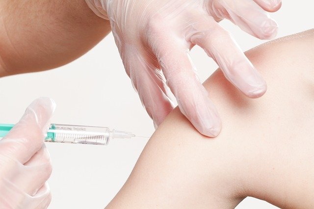 Bezpłatne szczepienia przeciw grypie dla wszystkich osób pełnoletnich