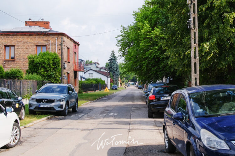 Zdjęcie ukazujące ulicę Kościuszki w Wołominie przed remontem