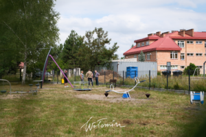 Nowy plac zabaw na terenie Szkoły Podstawowej w Ossowie