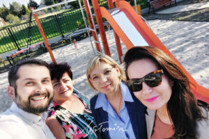 Na zdjęciu od prawej strony: radna Edyta babicka, burmistrz wolomina Elżbieta Radwan, sołtys Lipinek Urszula Zych, zastępca burmistrza Wołomina Łukasz Marek