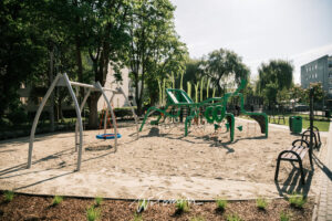 Zakończenie prac na placu zabaw na osiedlu Lipińska